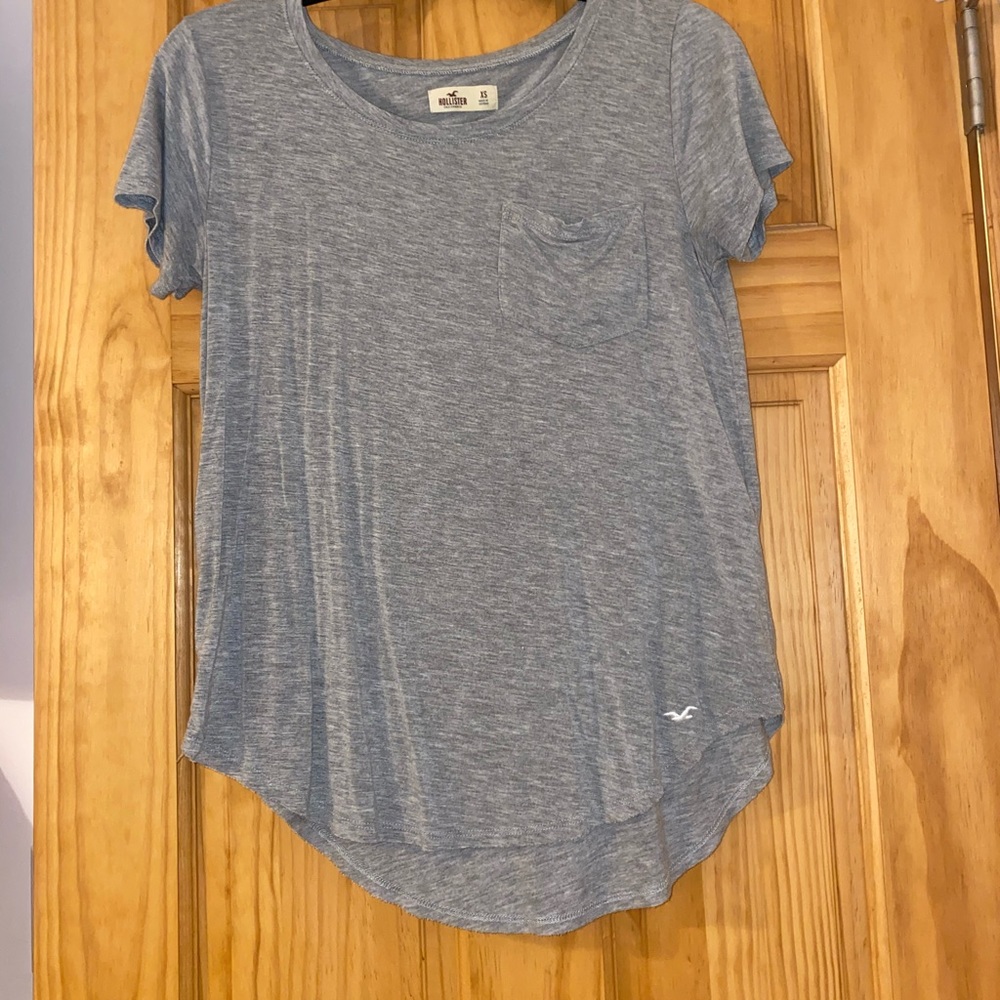 🍍 Women’s Hollister Tee